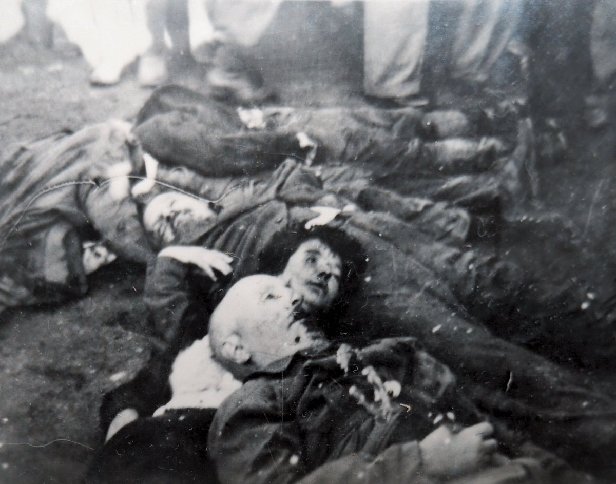 JohnReed_1917's tweet photo. @ultras_antifaa @hex_init My uncle took this photograph on today's date in 1945, Milan.
➰🪾💀 Mussolini https://t.co/ENe4OSp8Zi