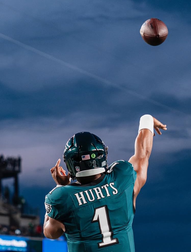 QuayLJones3's tweet image. 👀 The only QB with:

18,000+ PASS YDS
115+ PASS TD
&amp;lt;50 INT

Since 2021, including playoffs:

#Eagles