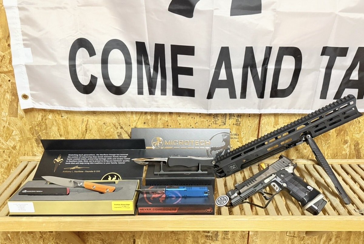 AverageHunter's tweet image. This collection Right here! If you know you know!!!! 🚨 What’s the second most expensive item shown?????? 
I bet you don’t know and if so why 🤯
#edc #sig #knives #guns