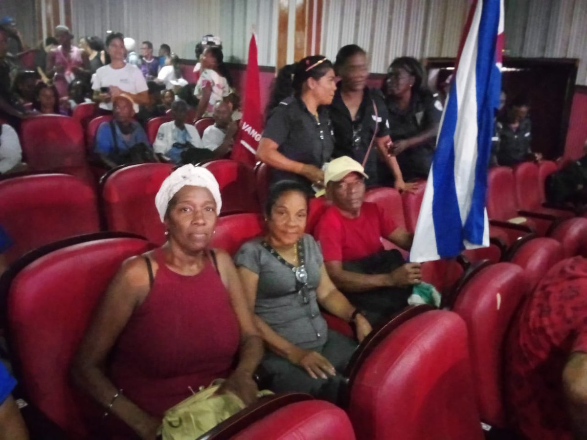 ZETI_EMPRESA's tweet photo. En el Teatro Lázaro Peña tuvo lugar la Plenaria Provincial de la CTC, dedicada a organizar la celebración del Día Internacional de los Trabajadores. ZETI participó en el encuentro, junto a representantes sindicales y organizaciones, en vísperas de la gran jornada del 1ro de Mayo https://t.co/WMSBXRsq4B