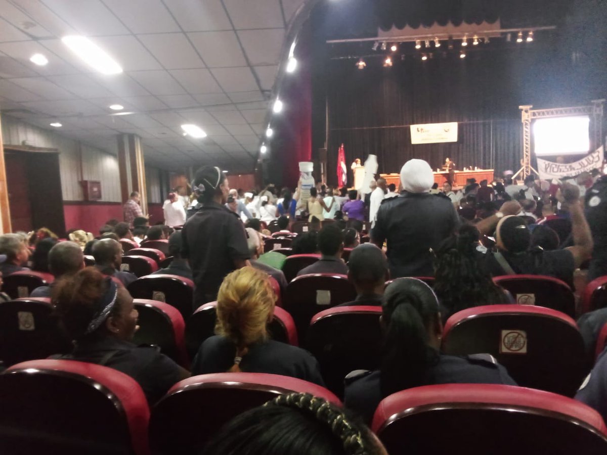ZETI_EMPRESA's tweet photo. En el Teatro Lázaro Peña tuvo lugar la Plenaria Provincial de la CTC, dedicada a organizar la celebración del Día Internacional de los Trabajadores. ZETI participó en el encuentro, junto a representantes sindicales y organizaciones, en vísperas de la gran jornada del 1ro de Mayo https://t.co/WMSBXRsq4B