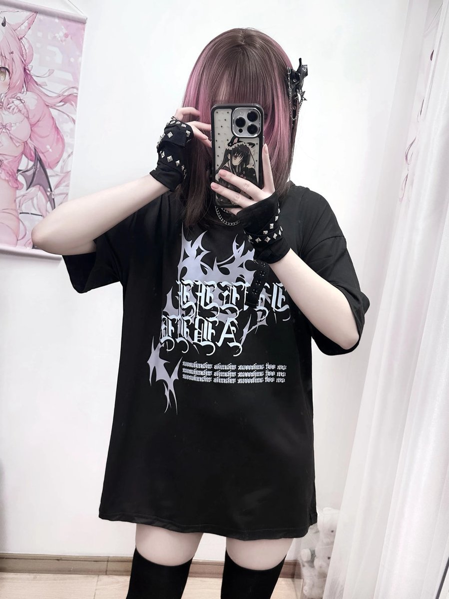honeywardrobe07's tweet image. Window New Arrivals💥Subculture Oversized T-shirt

🖤 Bold gothic prints, effortlessly cool. Oversized fit flatters, soft fabric keeps it comfy all day. 

Purchase link: honeywardrobe.com/collections/20…

#GothStyle #OversizedTee #JFashion #Streetwear #GothOutfit #SubcultureStyle