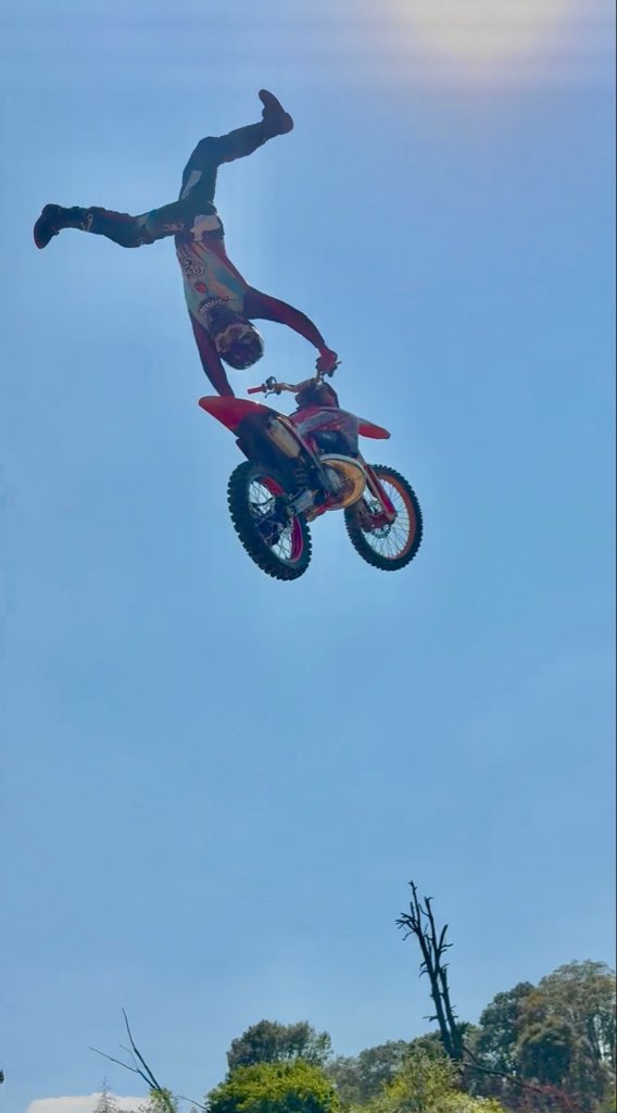 Ruizfmx's tweet photo. Volando libremente HOY! 🤘🏼✨☺️ https://t.co/F5ZR9R43Vn