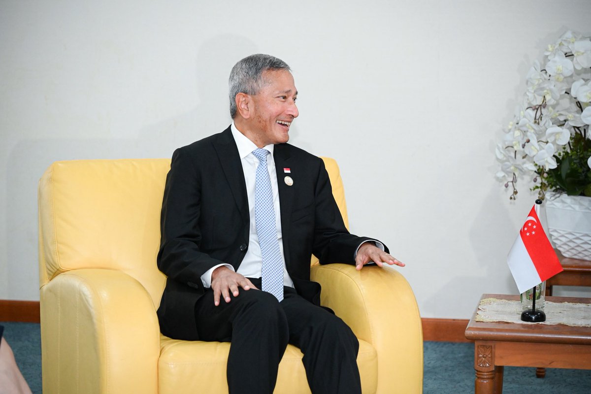 MFAThai's tweet photo. DPM/FM @SihasakPh met with H.E. Dr. Vivian Balakrishnan, Minister for Foreign Affairs of #Singapore @VivianBala, on the sidelines of the 25th ASEAN - EU Ministerial Meeting #AEMM in #Brunei. Both sides welcomed the dynamism of Thailand - Singapore relations and their comprehensive coop., and exchanged views on the Middle East situation, efforts to strengthen energy security in ASEAN, developments in Myanmar following the DPM/FM’s visit, and the Thailand - Cambodia border situation. (28 Apr 2026)