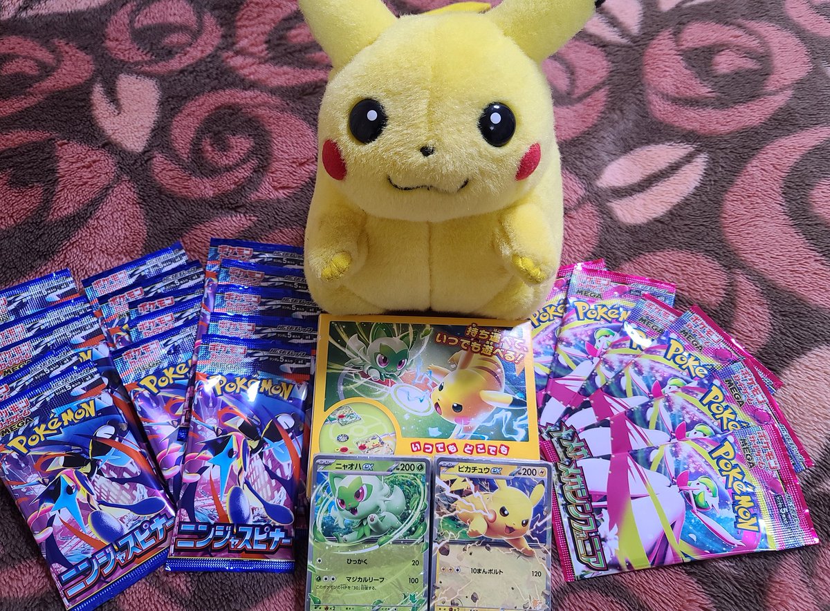 朝の買い出しをしながら 近くのファミリーマートで ポケモンカードを