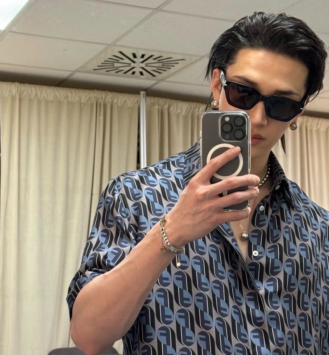 wlfiechans's tweet photo. thinking about dilf chan all the time actually https://t.co/GWNKWQy5Bp