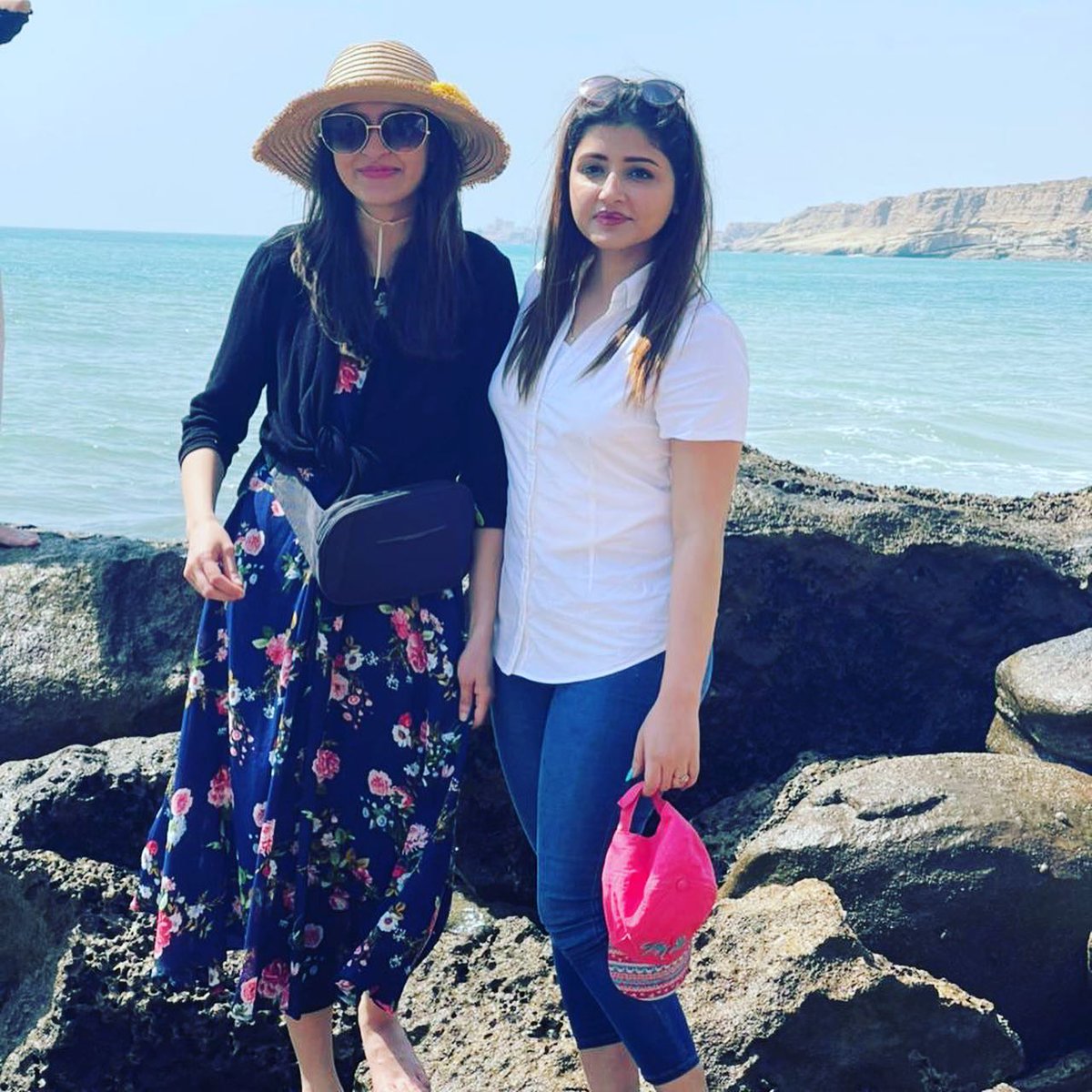 zainarajput74's tweet image. Sunshine, sea breeze, and great company ☀️🌊❤️ 
#BeachDay #Memories