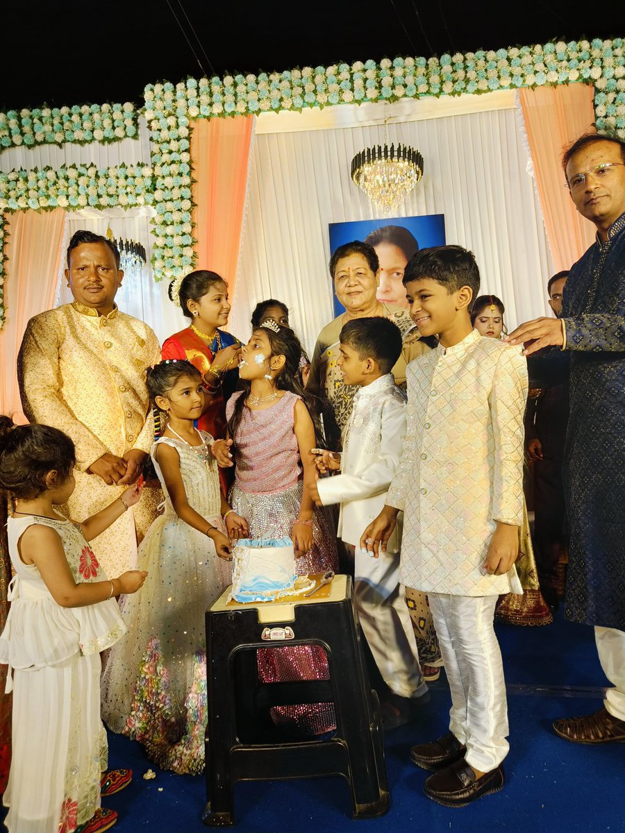 AnusuiyaUikey's tweet image. पूर्व जिला महामंत्री श्री राजू नरोटे जी के सुपुत्र के आशीर्वाद समारोह में शामिल हुए । नवदंपत्ति को सुखद वैवाहिक जीवन की शुभकामनाए।

ईश्वर से प्रार्थना है कि दोनों का दांपत्य जीवन प्रेम, विश्वास और खुशियों से परिपूर्ण रहे। 

#congratulations #chhindwara