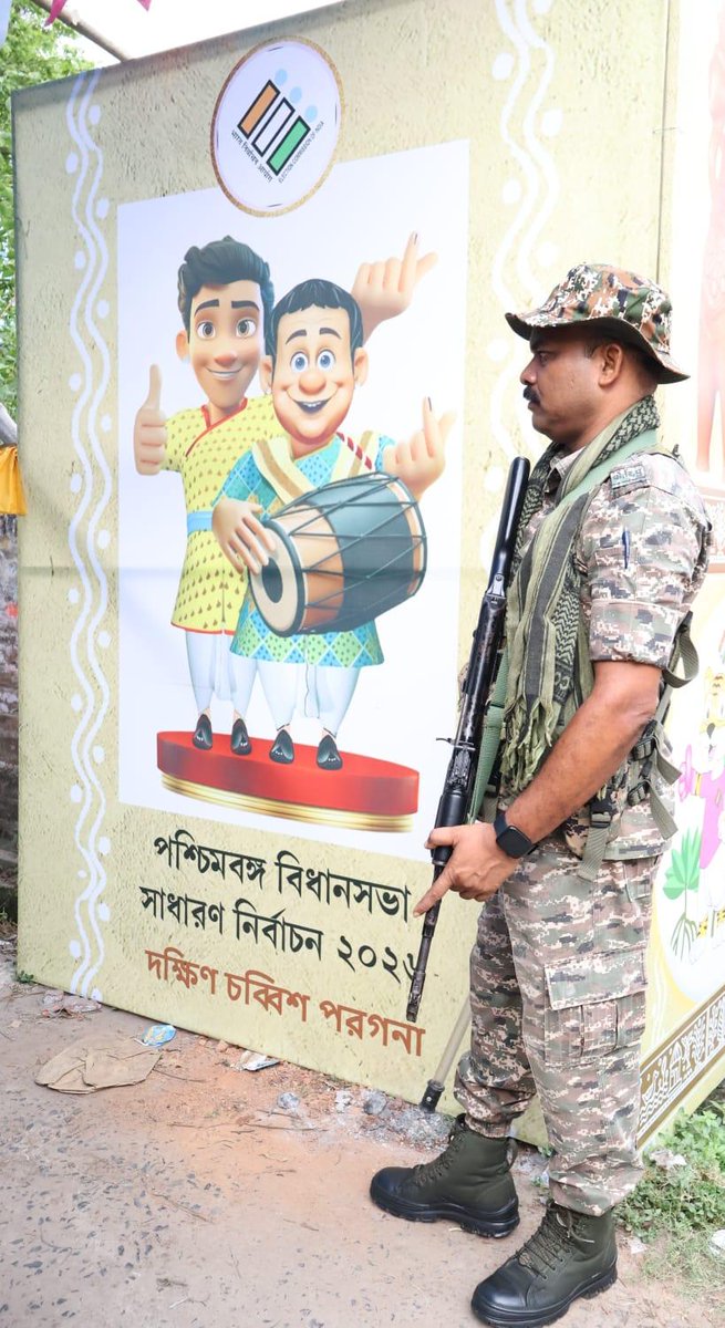 CEOWestBengal's tweet image. Security Personnel in position 
CAPF jawan in the Polling station of 157 Metiaburuz AC of South 24 Parganas district West Bengal.
#WBLA2026 #Phase2
@ECISVEEP
@SpokespersonECI
@PIBKolkata
@airnews_kolkata
@DEOS24pgs