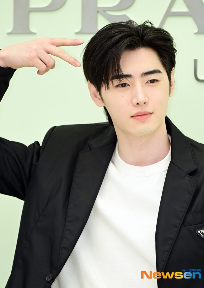 Sunghoon Chile tweet media