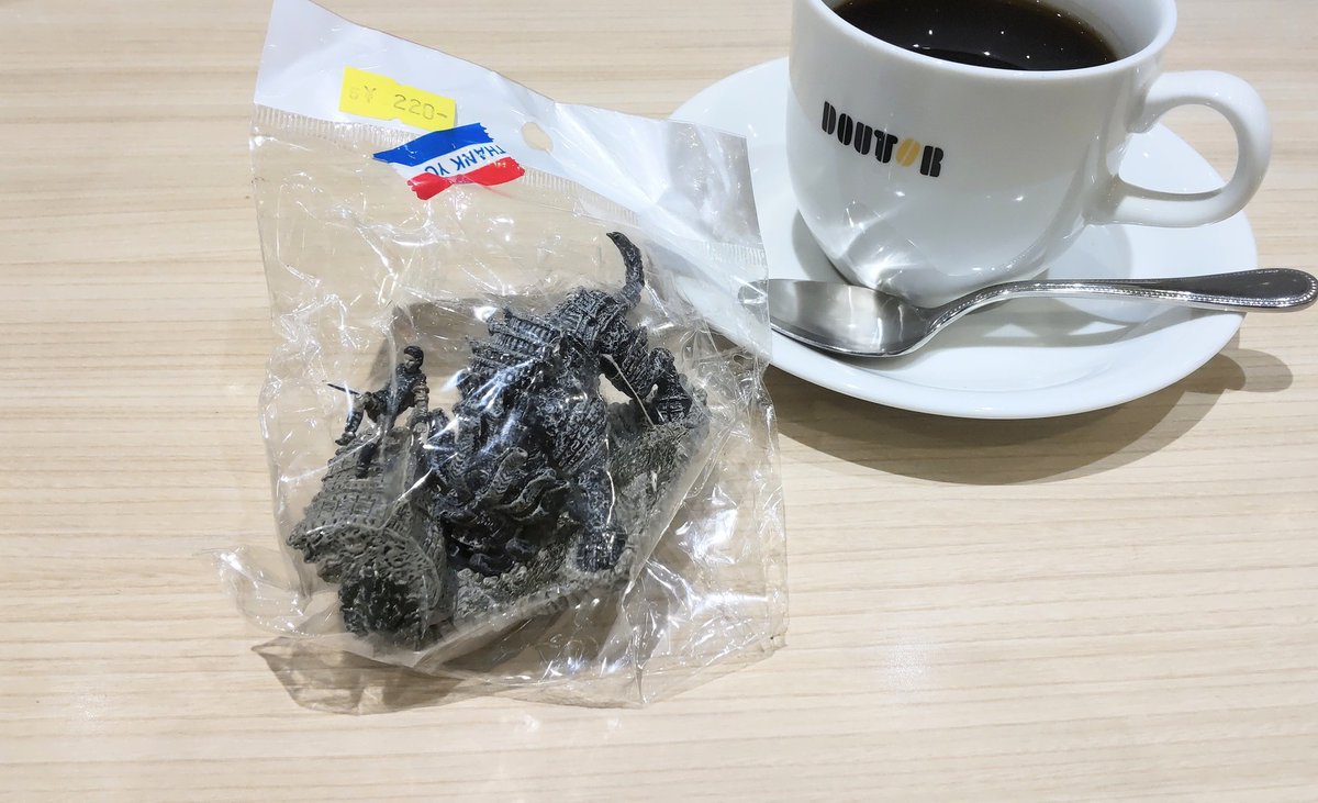 Anthonyobscura's tweet image. ジャンクを眺めたり、ガヤを開封したり、リベットには横着をしてガンダムマーカーのイエローゴールドで擦りました…　#Centaur