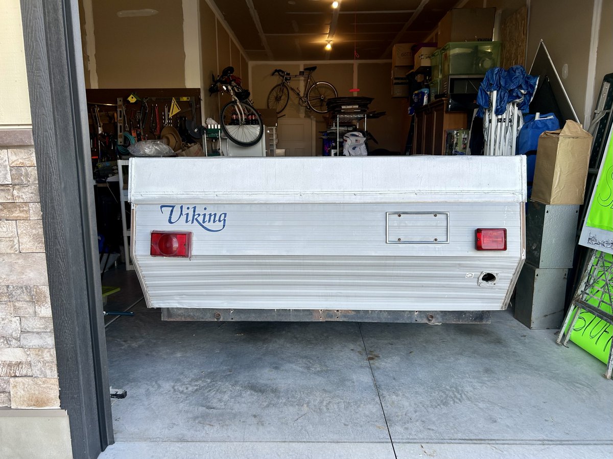 HyggeMan's tweet image. It's Like The Tardis...Much Bigger On The Inside
.
.
.
.
.
#PicOfTheDay #LikeTheTardis #BiggerOnTheInside #DrWhoReference #NanaAndTheMule #PopUpGarageSale #PUGS