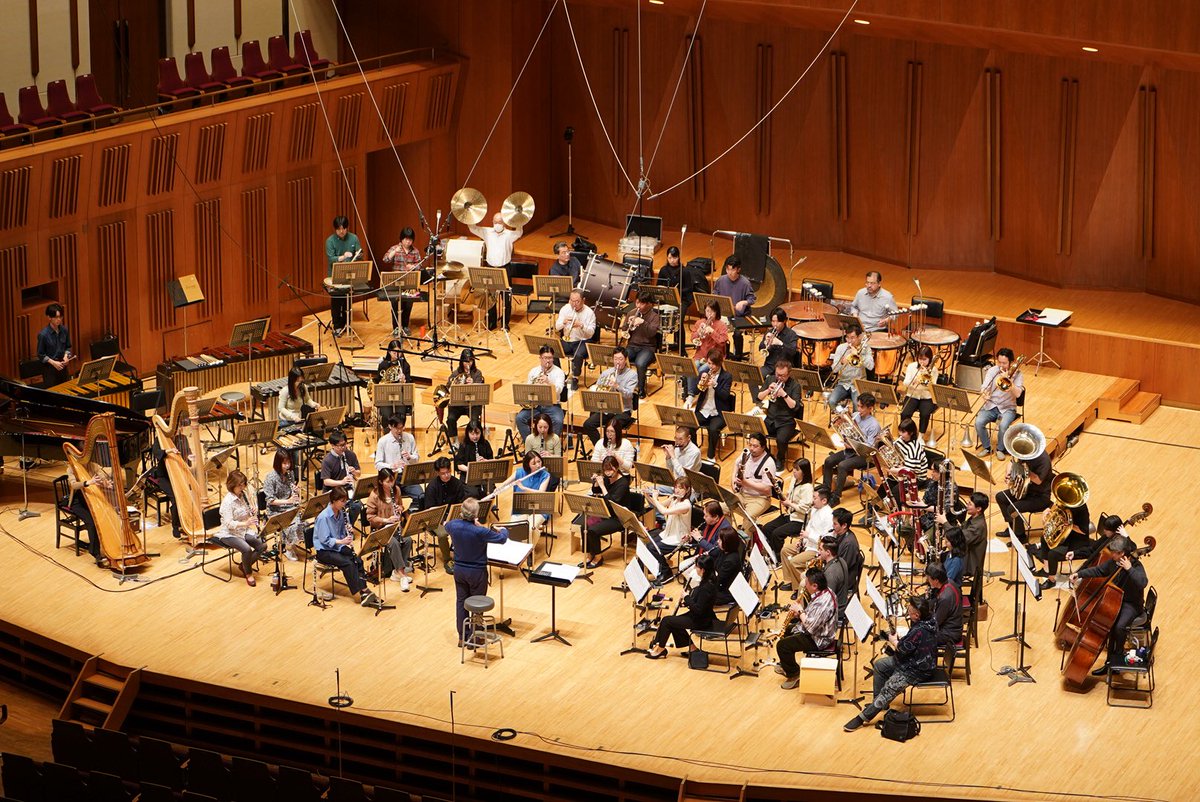 TKWOJapan's tweet photo. ただいま東京芸術劇場にて第173回定期ゲネプロ中！
ダフクロ編曲者の大橋晃一さんにもお越しいただいています！
スダーン×TKWOが贈る、越境の踊り、ぜひ会場でお楽しみください♪
#TKWO https://t.co/6sHssmFz8O