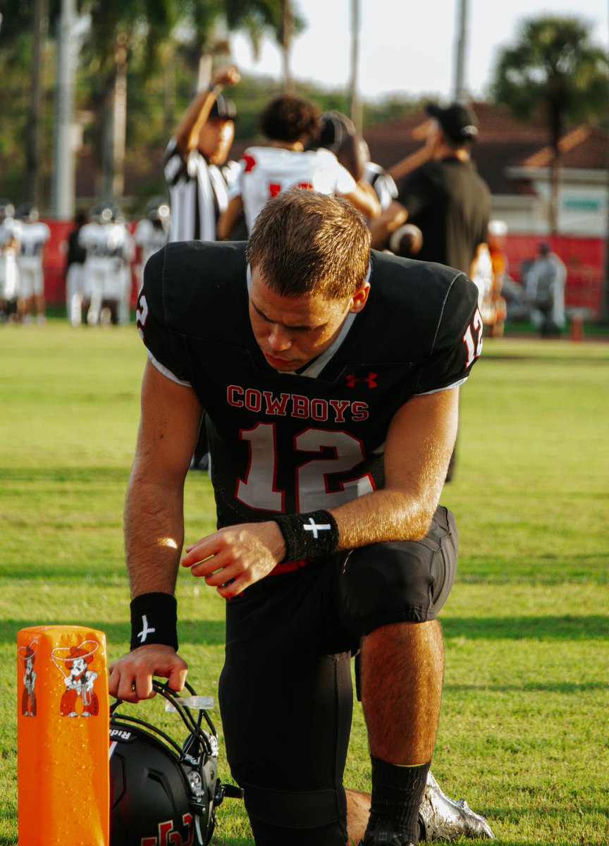 NickDyer_QB's tweet photo. As I prepare for my Senior season, I want to thank those that have supported me by providing exposure without asking for a dime. #AGTG #Super8 @LawrenceBl83397 @toby_lux @bloodlinesport @scan1ansports @in_huddle @RealNews102 @bench424nmore @CoaLBViking @JoeFrisaro @JMarkG1962 @QB_Doctor @SchwartzAthSpot @Dwight_XOS