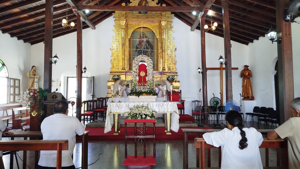 pfatimaplc's tweet photo. Hoy nuestra #ParroquiaFátima se hizo presente en las #40Horas de Adoración en Pozuelo. Dos horas de silencio, alabanza y encuentro real con Jesús.
Seguimos rumbo al Corpus Christi del Arciprestazgo San Ambrosio. ¡Nos vemosñ 6 de junio en el Lumumba Estaba! 🏟️
#CorpusChristi2026 https://t.co/FIXVyShPcr