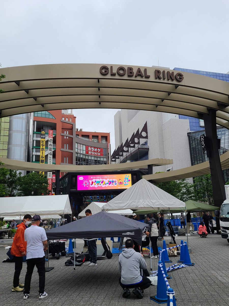 LXK0000's tweet image. 『イベント前準備の風景』@池袋西口公園  #散歩 #walking #池袋 #tokyo