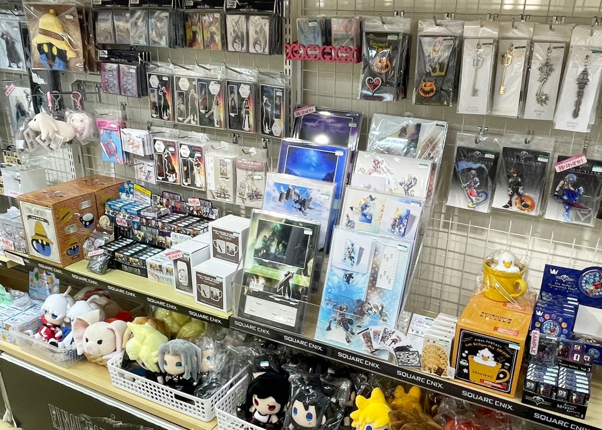 kotobukiya_npb's tweet image. 【コトブキヤ日本橋2F】より
「#ファイナルファンタジー」コーナーのご紹介です！
当店ではアクスタやアクキーはもちろん、オルゴールや
フィギュアまで様々な商品を取り扱っております✨
お探しの商品が見つかるかも👀
是非お立ち寄りください！
#FF
