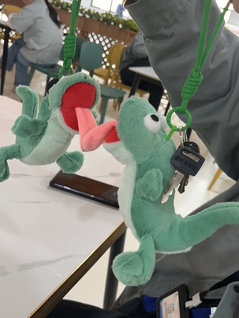 stuffsite's tweet photo. sells lovielets open po plushie keyring kadal 🦎 bisa bunyi dan lidahnya ada magnetnya bisa buat keyring juga bersih ch 51k (est tax 7-19k), yang minat dan kepo sama suaranya drop usname  (📧lovielets) 💗 https://t.co/TwedQxKDB5