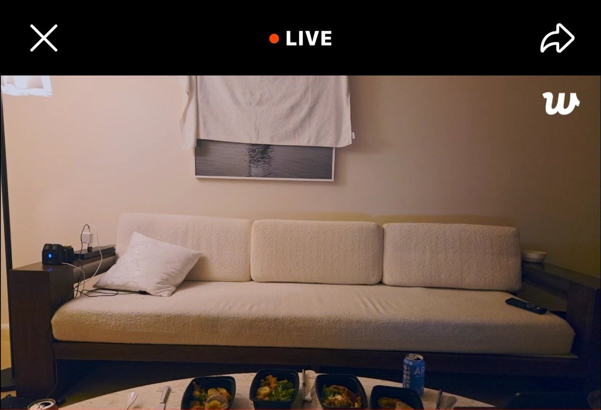 Las costumbres no se pierden, nos dejan solos y nos censuran un cuadro 🙂‍↕️😌