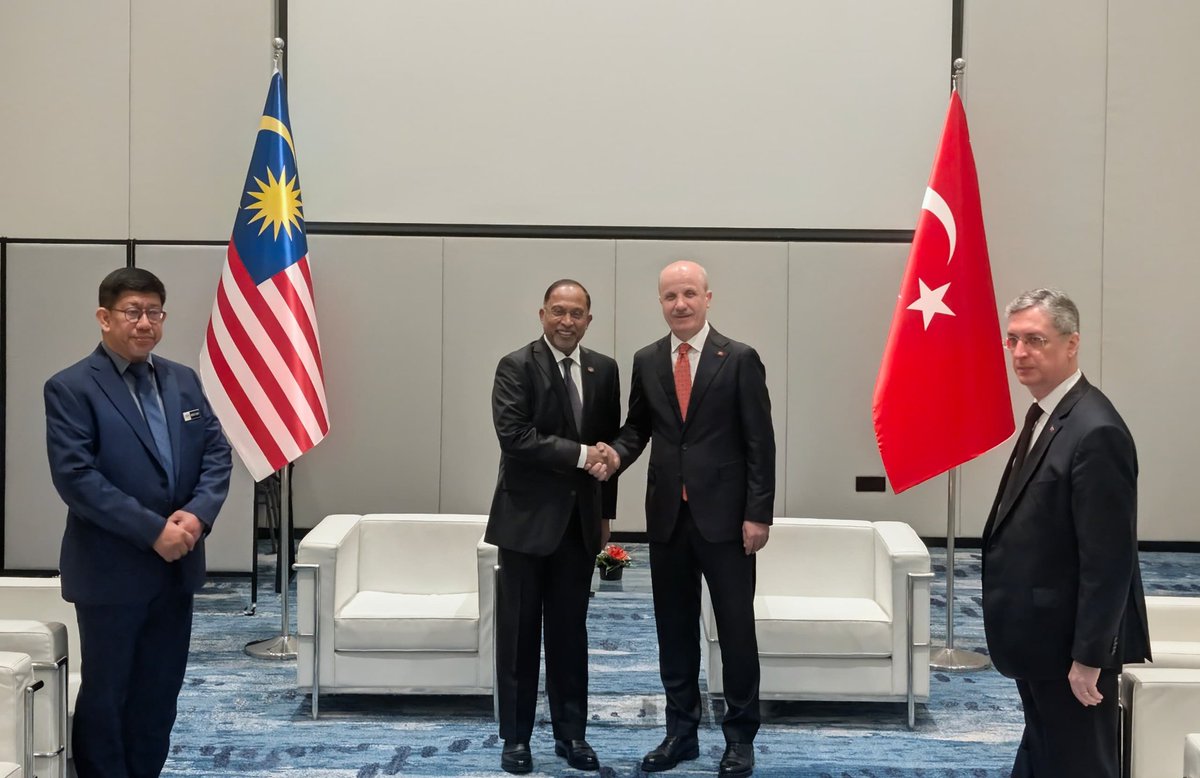 TCKualaLumpurBE's tweet photo. Türkiye-Malaysia 2nd Joint Committee on Higher Education was held in Penang.

HE Prof. Erol Özvar, President of Türkiye Council of Higher Education and HE Zambry Abdul Kadir, Minister of Higher Education of Malaysia presided the event.
🇹🇷🤝🇲🇾 https://t.co/4bILcxqjPG