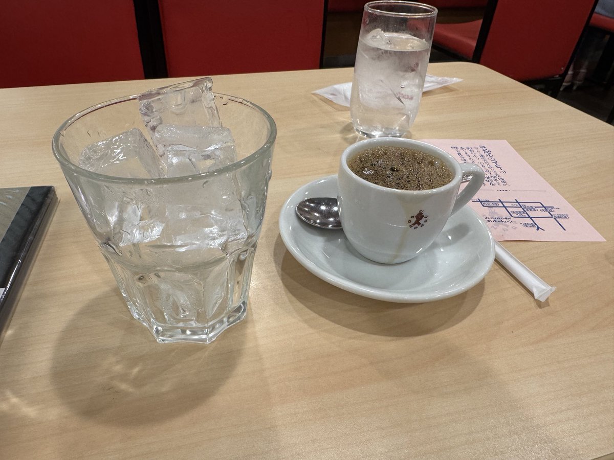 steppenwolfNS's tweet photo. コンパルのアイスコーヒー。自分で氷に入れる式。 https://t.co/7yhmtqpXuP