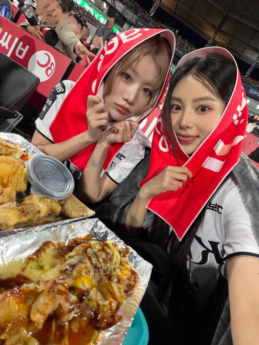 lynipsulip's tweet photo. Lipsoul kayak lagi ngedate nonton baseball https://t.co/w8QJOnh1PN