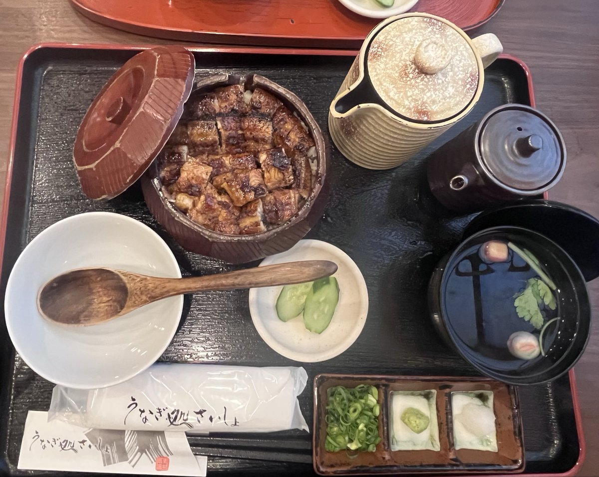 kaoo_oringoo's tweet photo. 皮がパリッとふわふわの鰻に
桜島眺めながらの苺大福🍓
美味しすぎ🤭
#蒸気屋
#うなぎ処さいしよ
#城山公園展望台 https://t.co/fjuIh7iUqk