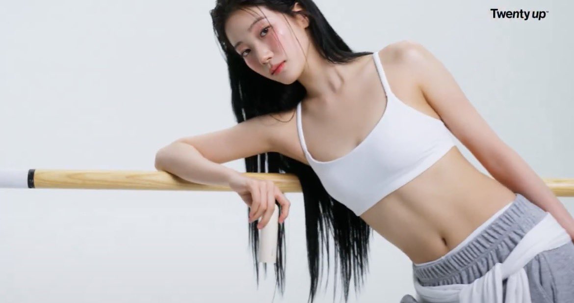 le sserafim pics tweet media