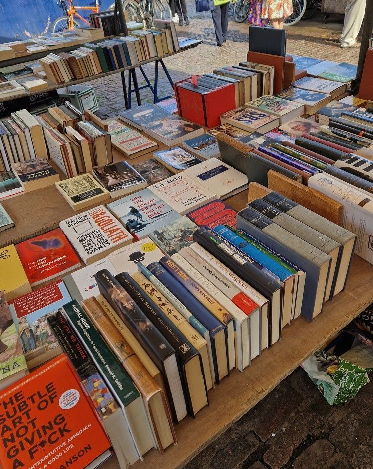 BookTasters's tweet image. You may pretend you buy books for your brain, but it's secretly your heart. ❤️