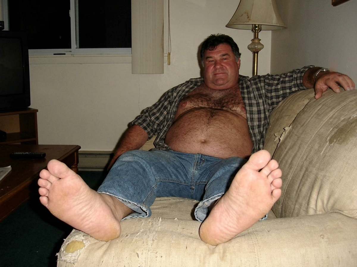 barefootdaddybear tweet media