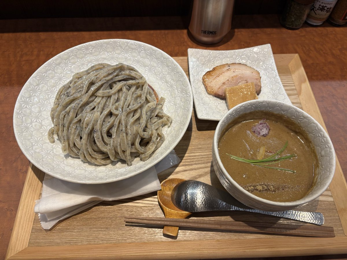 ぺいぺい tweet media