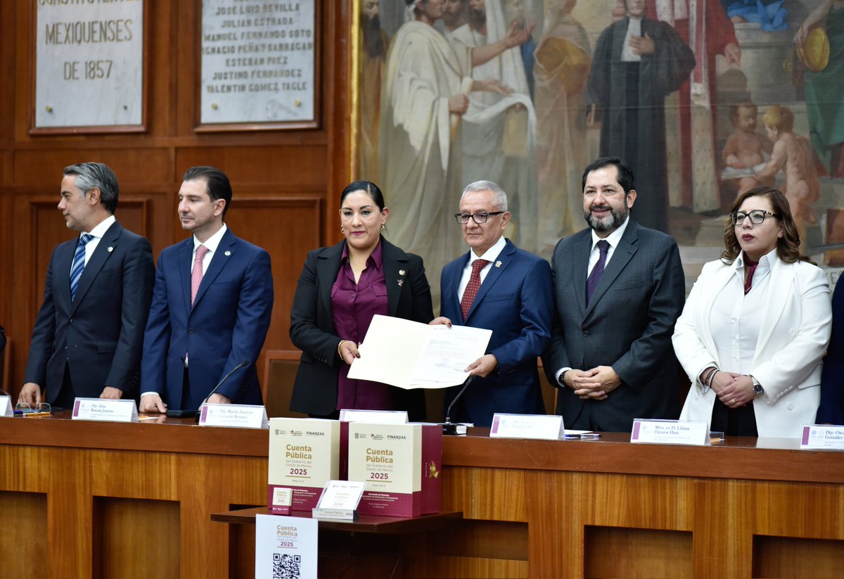 En un ejercicio de responsabilidad democrática y  en representación de la Gobernadora, Mtra. <a href="/delfinagomeza/">Delfina Gómez A.</a> entregué, al <a href="/CongresoEdomex/">Congreso del Estado de México</a>, la Cuenta Pública 2025 del #EdoMéx. 

El documento refleja las decisiones, prioridades y resultados de este Gobierno.  Con disciplina