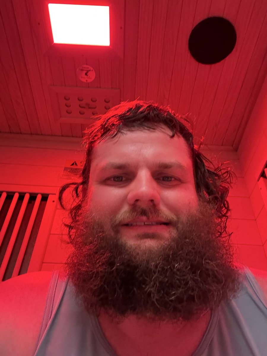 ElijahLippert's tweet image. #upperbodyworkout #coreworkout #sauna #cardio #planks #crunches