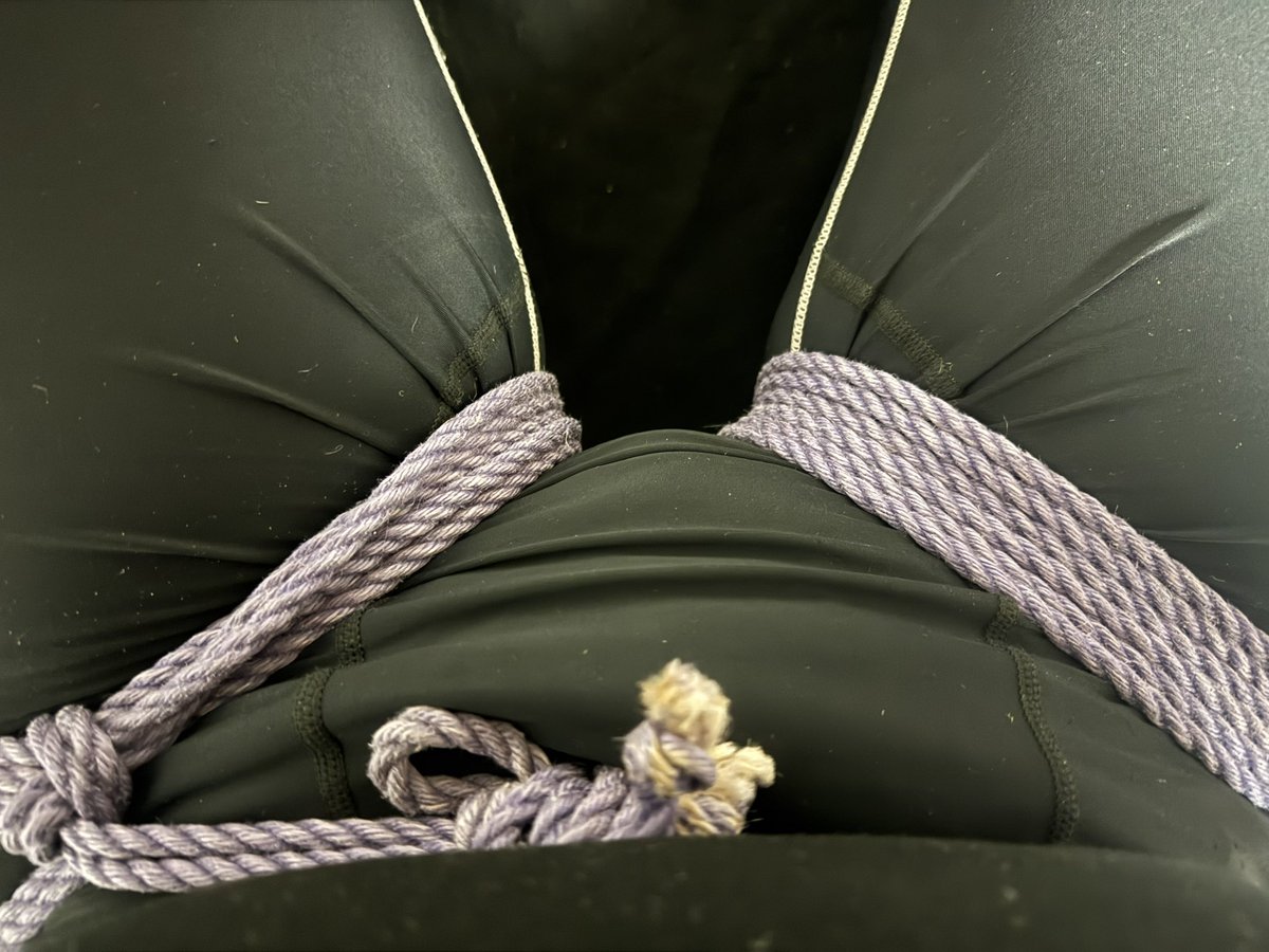 enjoyRope's tweet image. Self-Rope: @enjoyRope
Photographer: @enjoyRope
Community: #SelfTraining
Venue: #Home

#腰縄
#ハーネス
#自縛
#朝練
#セルフトレーニング
#EnjoysLehrundWanderjahre