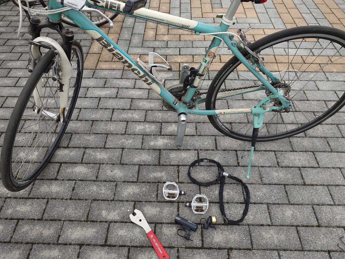 新しい通勤用クロスバイク買ったから 古いやつのペダルとかライトとか