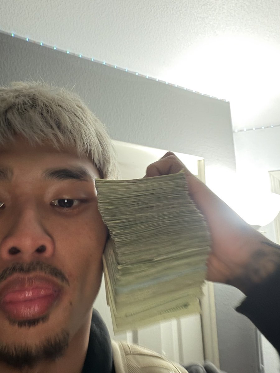 gelsGT's tweet photo. Business been boomin lwk (binder only partially finished) https://t.co/GhQauMrjVd