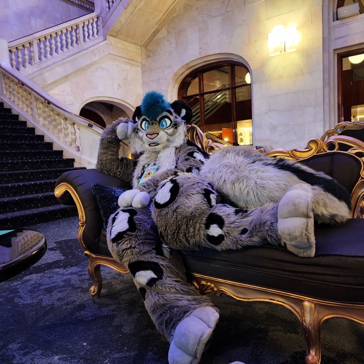 frostbyte910's tweet image. More Frostbyte pics #snep #snowleopard #frostbyte #fursuiter #furry #furcon #fursuit #animal #anthropomorphic