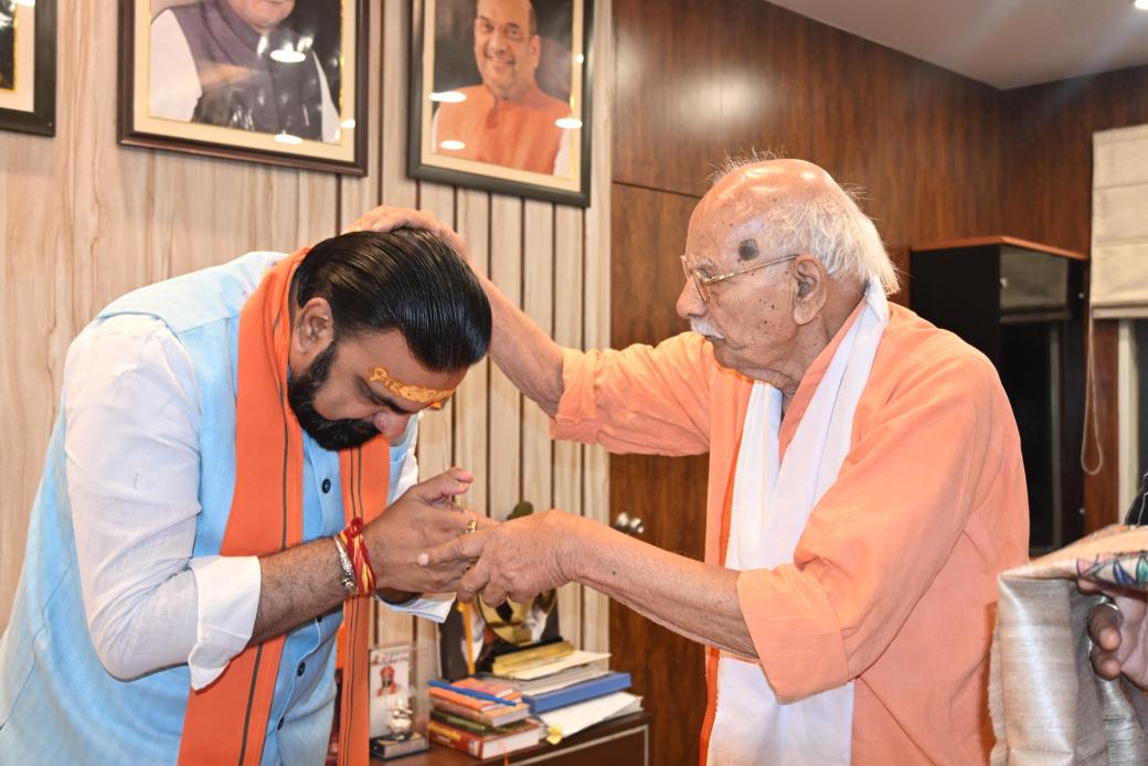 samrat4bjp's tweet photo. वरिष्ठ भाजपा नेता और पूर्व विधायक श्री स्वामीनाथ तिवारी जी से सरकारी आवास पर स्नेहिल मुलाकात हुई। https://t.co/o2uMDXixOc