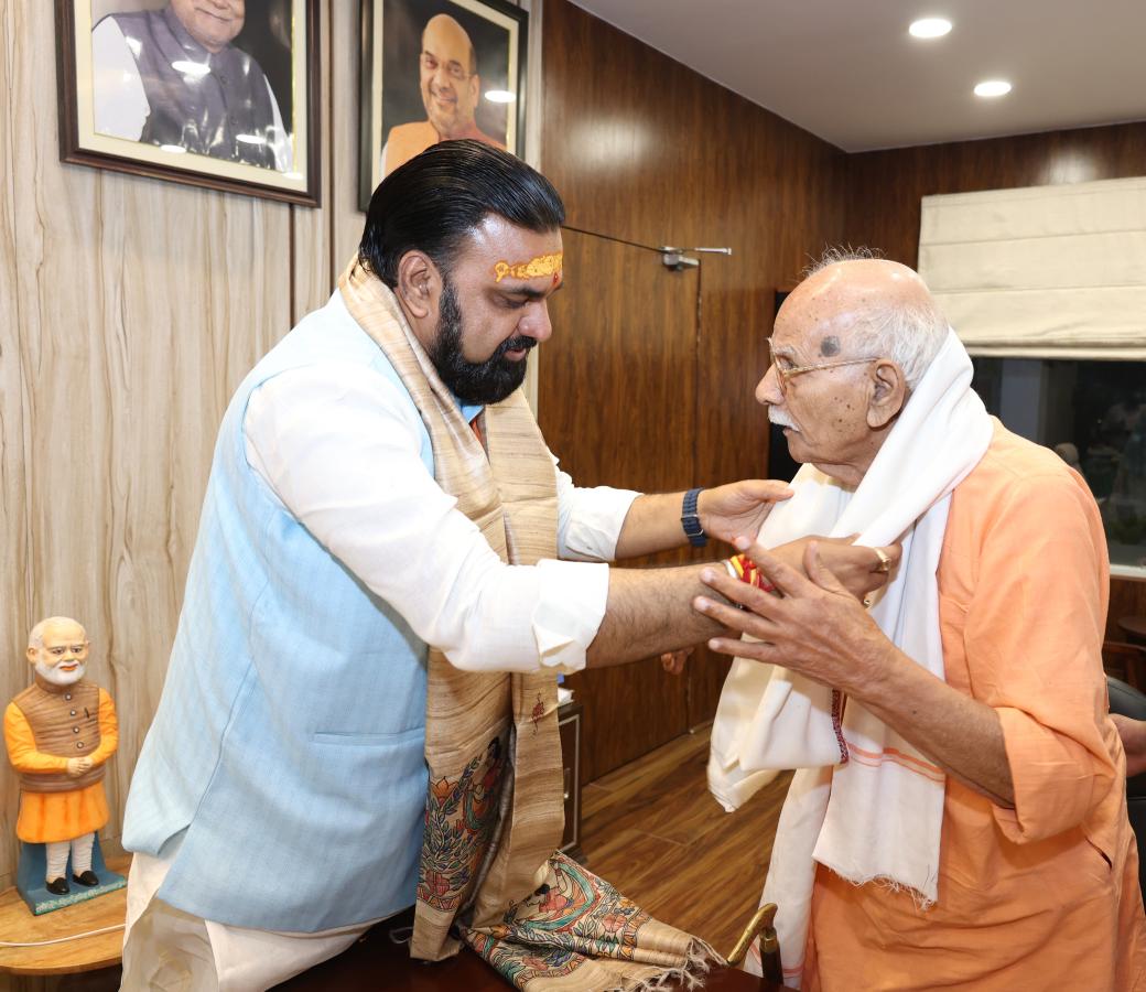 samrat4bjp's tweet photo. वरिष्ठ भाजपा नेता और पूर्व विधायक श्री स्वामीनाथ तिवारी जी से सरकारी आवास पर स्नेहिल मुलाकात हुई। https://t.co/o2uMDXixOc