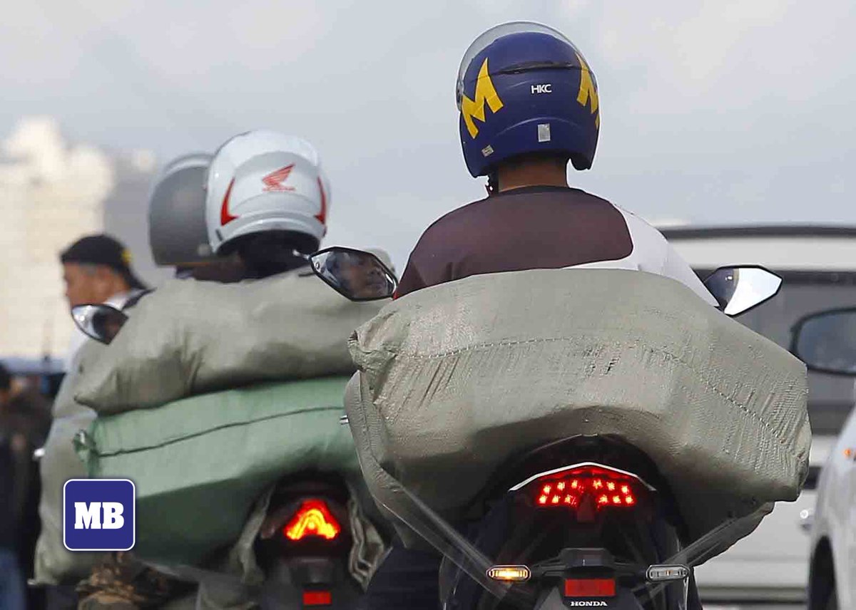 LOOK: Delivery riders are seen travelling with a full load of parcels ...