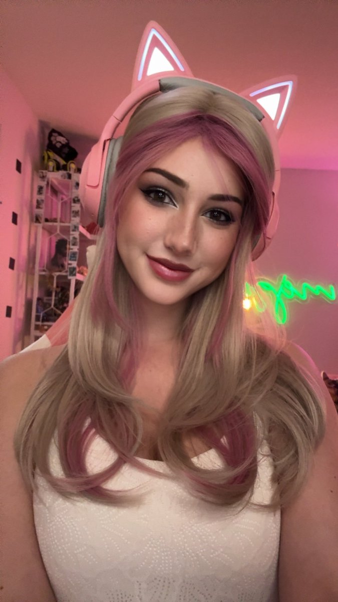 Mejgiey's tweet image. Live now! Come chat with me 🫶🏻🤗
Twitch.tv/mejgiey
#gamer #gamergirl