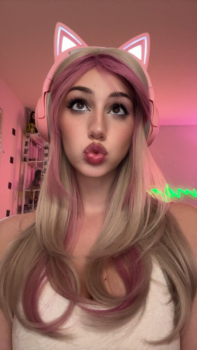 Mejgiey's tweet image. Live now! Come chat with me 🫶🏻🤗
Twitch.tv/mejgiey
#gamer #gamergirl