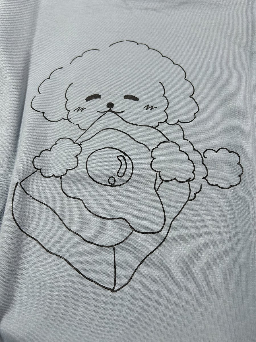 sms_decAyb27's tweet image. もうコラボTシャツもう届いたよ❗️
背面のふうさんのイラストめちゃかわいい🦮
過ごしやすい今の季節からたくさん着るよ！！

#LabradorRetrieverPLUS 
#LabradorRetriever 
#ラブラドールレトリバープラス 
#ラブラドールレトリバー 
#薮島朱音