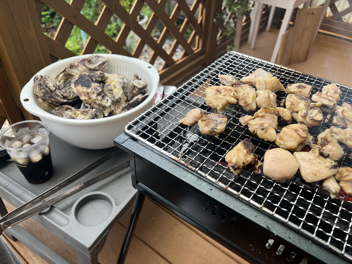 codm_tora's tweet photo. 奥さんと子供は実家に行ったのでこれより簡素ながら1人BBQを執行します。
お供はネトフリのサユリとあの子はだあれ？のホラーづくしです。 https://t.co/cXut4JrJ2u