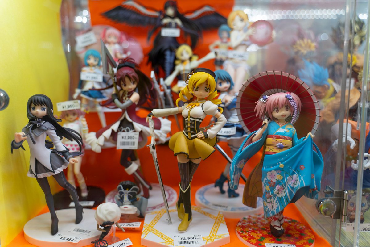 MangaSeries_FR's tweet photo. Idées de cadeaux de Noël manga pour ravir les fans d’animés et de culture japonaise https://t.co/2D4gdiF8bA https://t.co/DfzwjWa7hZ