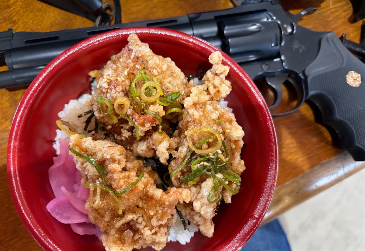 サバゲに〇レーメシもいーけど、サバゲには唐揚げメシだらぁおあああ！！！
🍚(　ﾟ∀ﾟ)o彡°唐揚げ唐揚げ！！！！

#恋のからサバ❤️
#サバゲー
#それなりに楽しい
#サバゲランドTMD