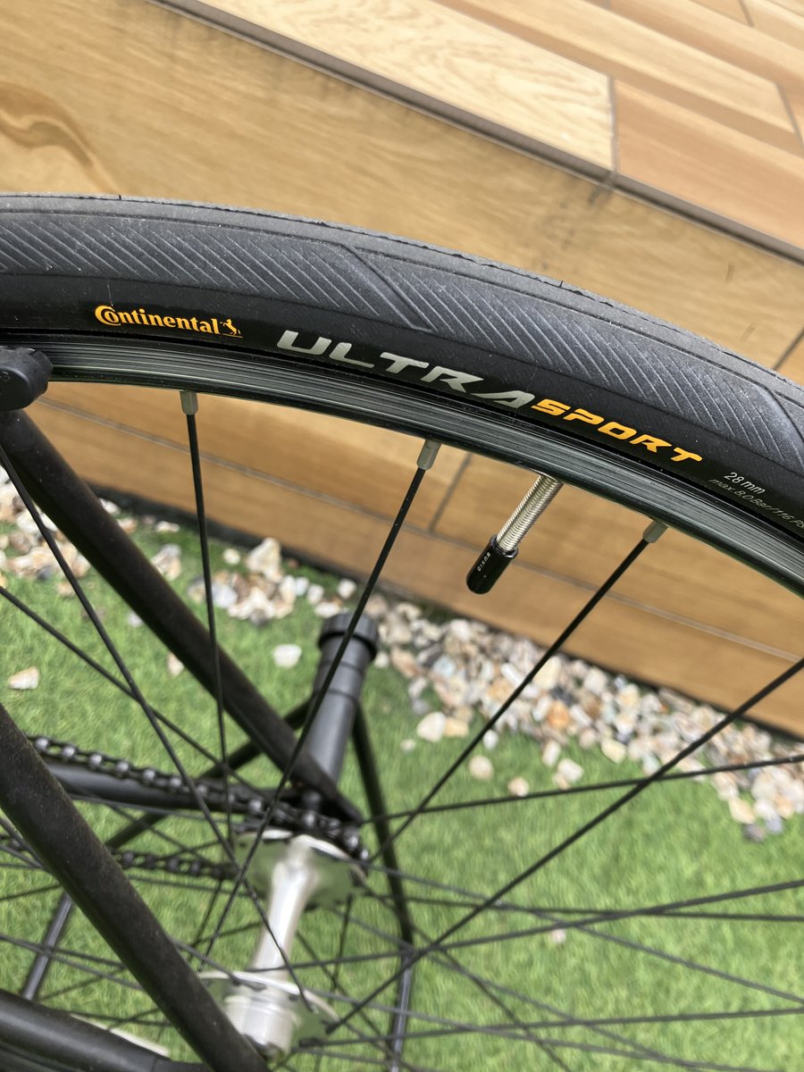 Kaaakun_photo's tweet image. ミニカーとは関係ないけど、自転車のタイヤもコンチネンタルにしてみた！
輸入車の二ホイがする…。

#タイヤにこだわる
#Continental
#コンチネンタル