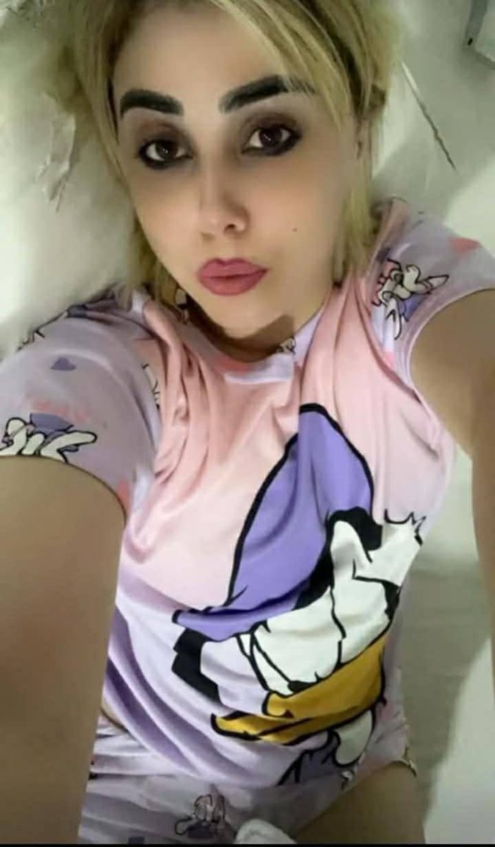 SamiraSula68273's tweet image. صاحبة مقولة : قنصت اكتر من 11 شخص طلعت عايشة.
الإسم: ريم محمود ابراهيم من ريف طرطوس  الدريكيش.
في عام 2014 تطوعت بكتيبة المغاوير النسائية التابعة للفرقة الرابعة وكان عمرها 19 سنة،

انشهرت بفيديو لـ وكالة فرنس بريس ب 2015 وهية عمتتفاخر وتقول انها كانت تقنص كل يوم لا يقل عن 10