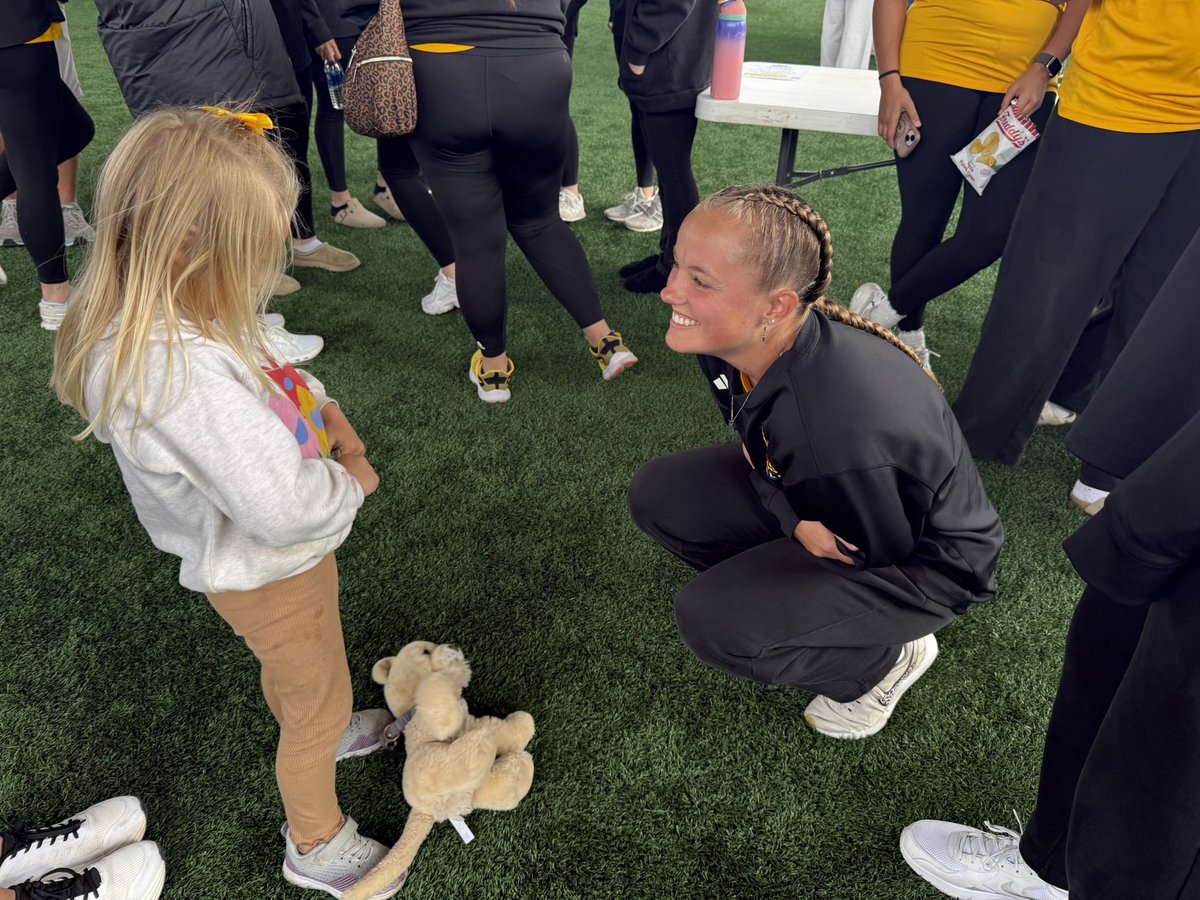 OttawaBravesSB's tweet photo. Giving Back to the Community
No better way to kickoff our conference tournament in Salina, than by having the opportunity to connect with community members at the KCAC Meet and Greet at The Yard.
#bOUghtin x #KCACCommunity https://t.co/F6ibpxDd0u