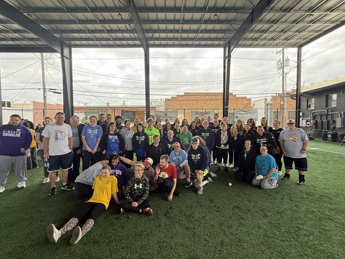 OttawaBravesSB's tweet photo. Giving Back to the Community
No better way to kickoff our conference tournament in Salina, than by having the opportunity to connect with community members at the KCAC Meet and Greet at The Yard.
#bOUghtin x #KCACCommunity https://t.co/F6ibpxDd0u